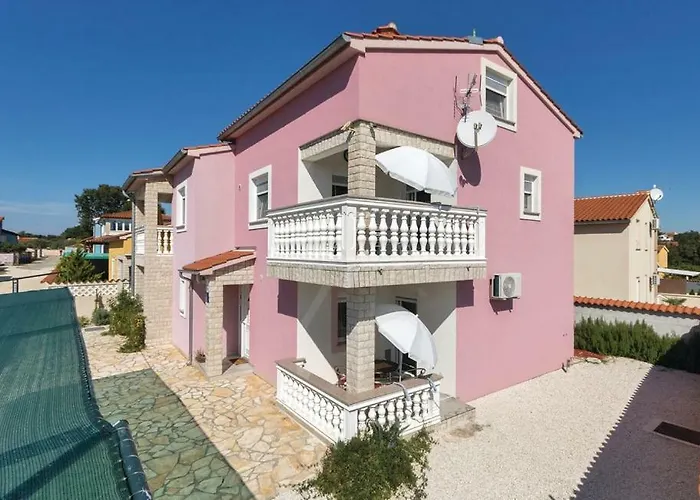 Lisicak A2+2 아파트 보드냔